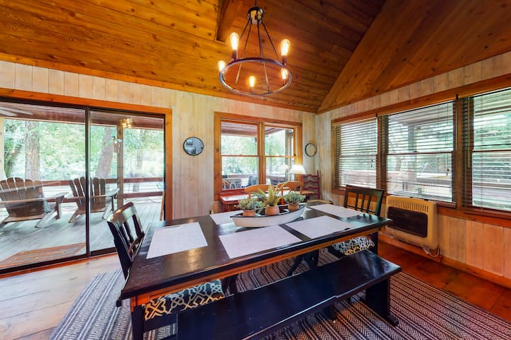 3br Riverfront | Hot Tub | Dock | Fireplace - Blue Ridge, GA