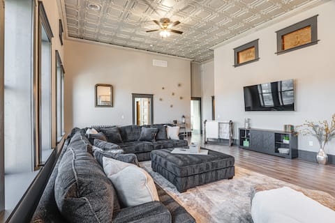 Florence Vacation Rental w/ Rooftop Deck!