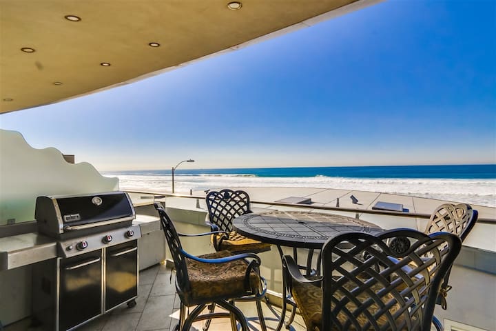 Luxury Two-Level Condo | Panoramic Ocean Views