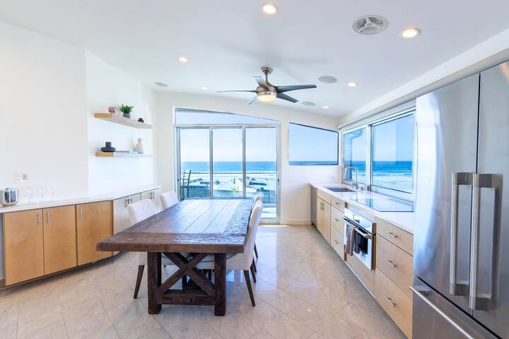 Luxury Two-Level Condo | Panoramic Ocean Views gallery image 3