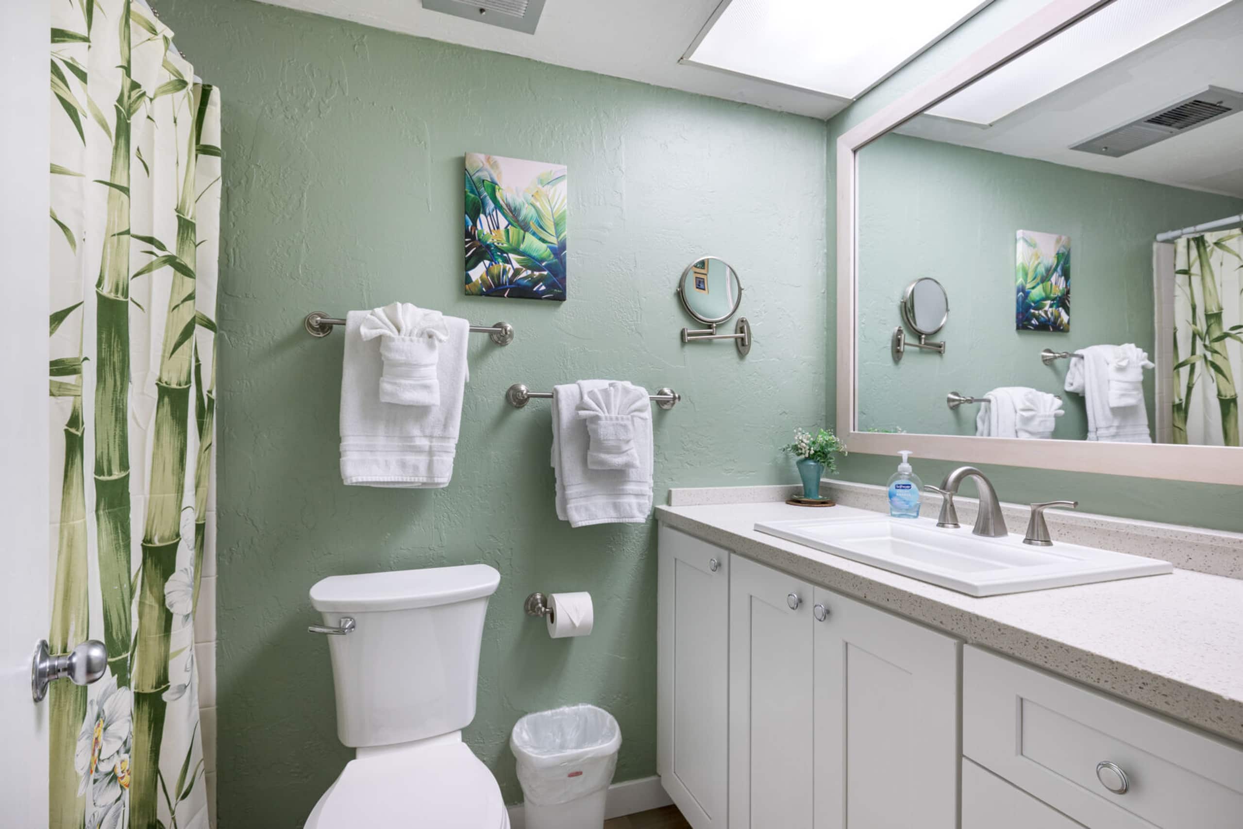 Condo in Kailua-Kona · ★4.78 · 1 bedroom · 2 beds · 1 private bath - Image 12