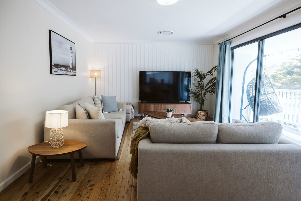 Popular Airbnb listing: Siesta Sands Beach House Beach Front in Culburra Beach