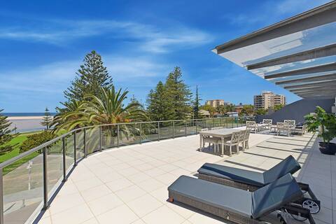 Beachside Luxury | Rooftop Pool & Balcony Views