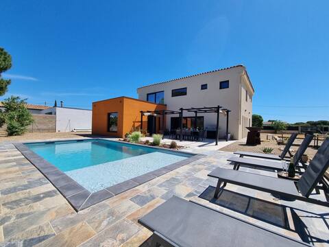 Luxurious and spacious villa with private pool