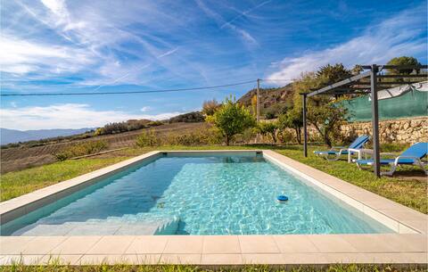 4 bedroom beautiful home in Periana