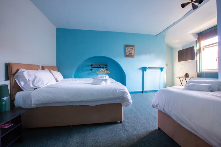 Famille-salle De Bain Partagée-family-3 - Manchester