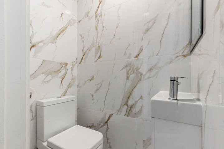 Luxury Two Bedroom Apartment in Oxford Street 10GS gallery image 3