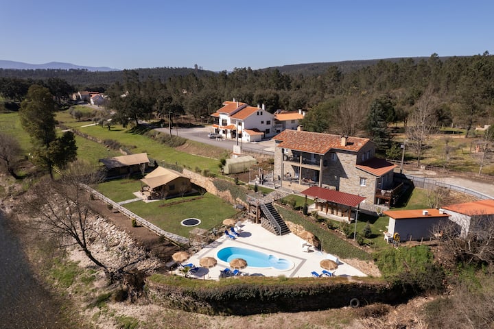 5 bdrm villa, pool, river, BBQ 4 family & friends
