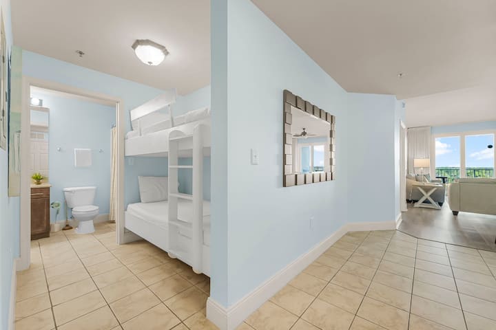 Kutak na kat s bračnim krevetom na kat