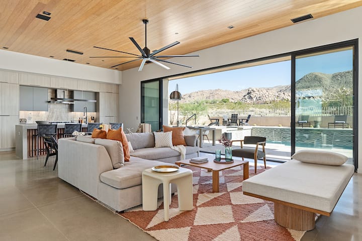 Vida interior al aire libre colorida