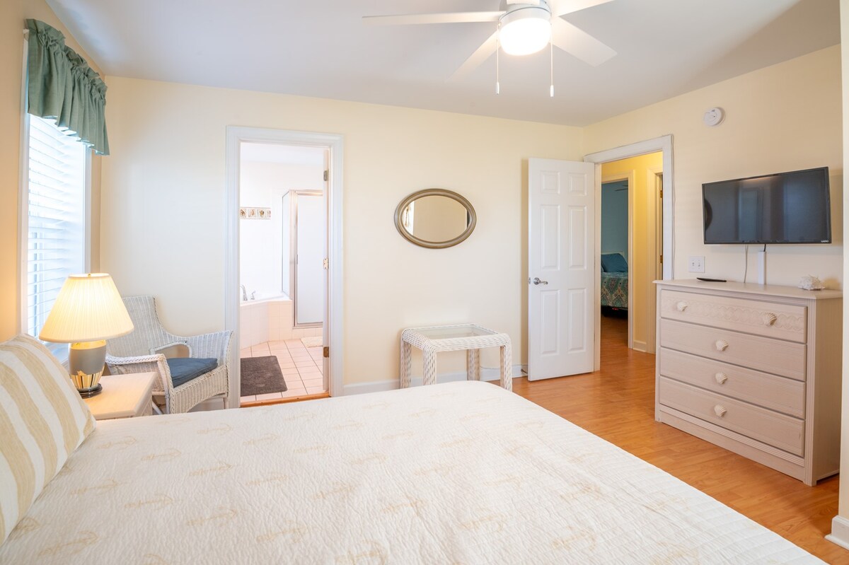 ห้องสวีทห้องนอนหลักพร้อมเตียงควีน