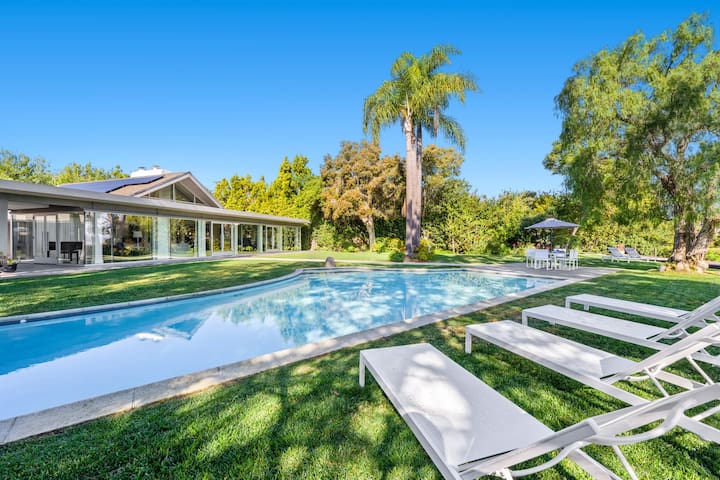 Endless Vistas | 7BR Luxury Escape w/ Pool & Spa