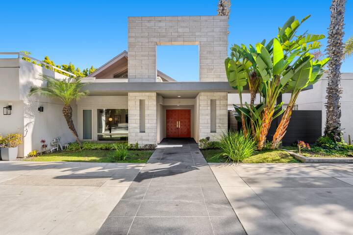 Endless Vistas | 7BR Luxury Escape w/ Pool & Spa gallery image 3