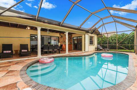 Villa Pine - Heated Pool near Town Center Mall