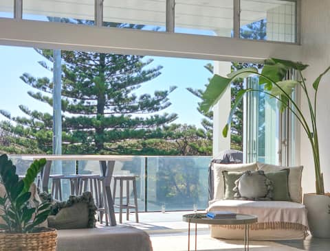 Coastal luxury, walk to beach!