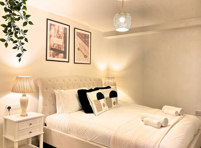 Apartment Comfort-Private Bathroom-Street View gallery image 2