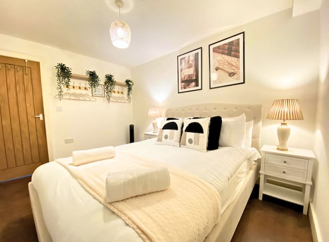 Apartment Comfort-Private Bathroom-Street View