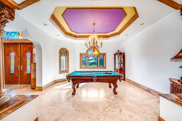 Waterfront Mansion! Heated Pool+Hot Tub! Kayak! gallery image 5