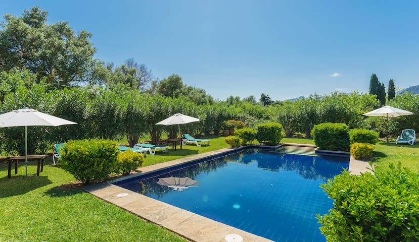 La Maritja Pollensa with beautiful garden and pool