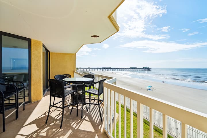 Balcony, Beach, Elevator, 2 Pools, Walk To Town! - Folly Beach, SC