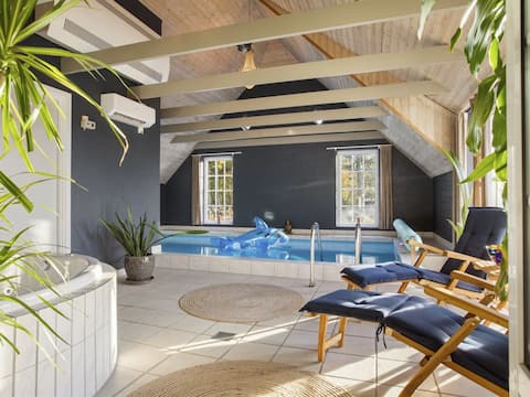 "Krok" - 1.2km from the sea by Interhome