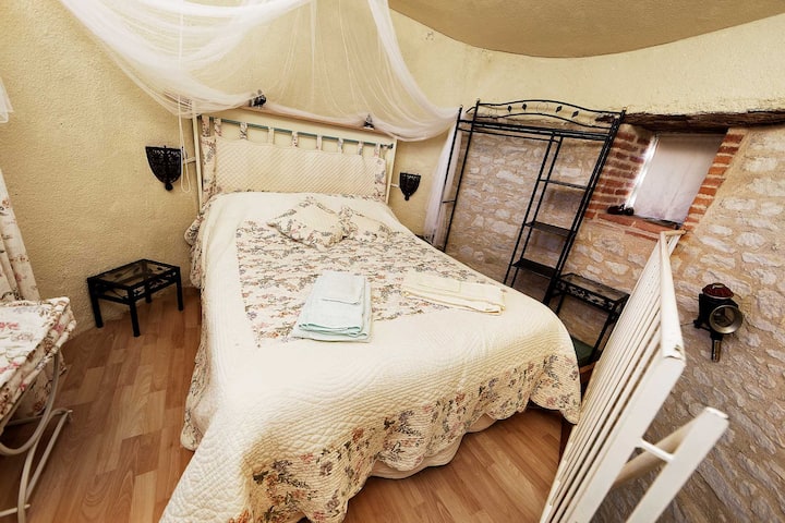 Habitación con cama doble