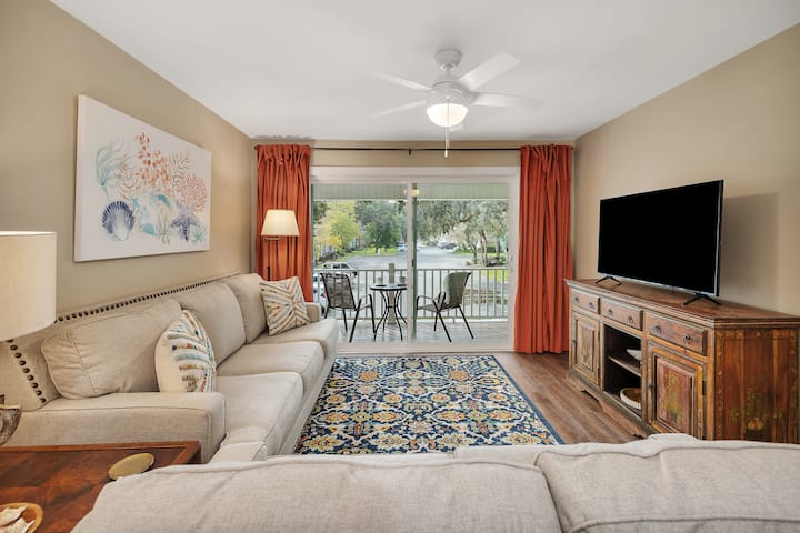 Completely Renovated Condo Overlooking Duck Pond! - Brunswick, GA