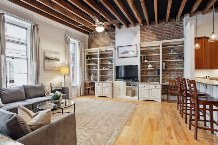 Stylish & Spacious CBD Loft | 5 min to FQ