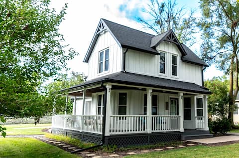 Williams Bay Home by Yerkes with 3 En-Suites