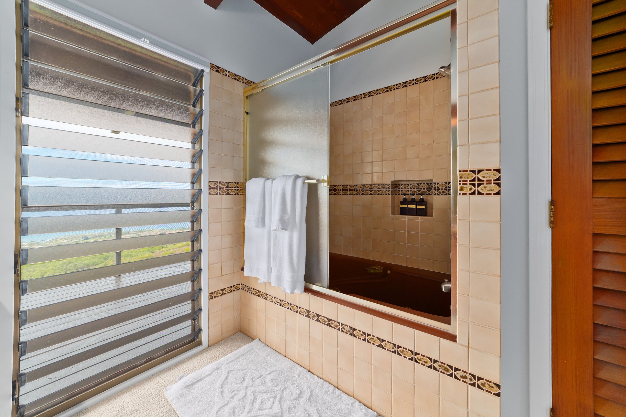 Home in Kailua-Kona · ★5.0 · 3 bedrooms · 4 beds · 3.5 baths - Image 36