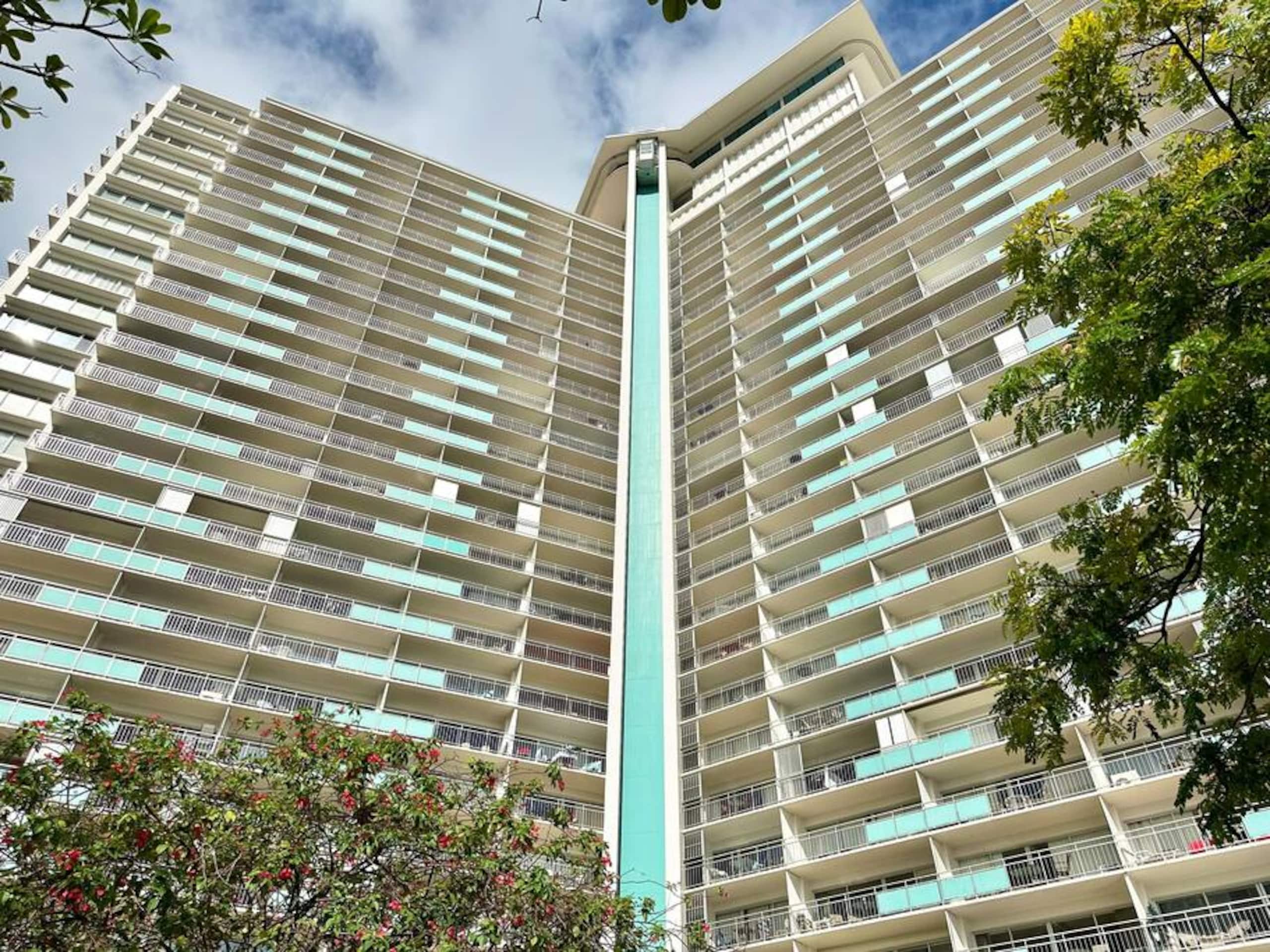 Luxury Partial Ocean/Marina View Unit @ The Ilikai - Image 23