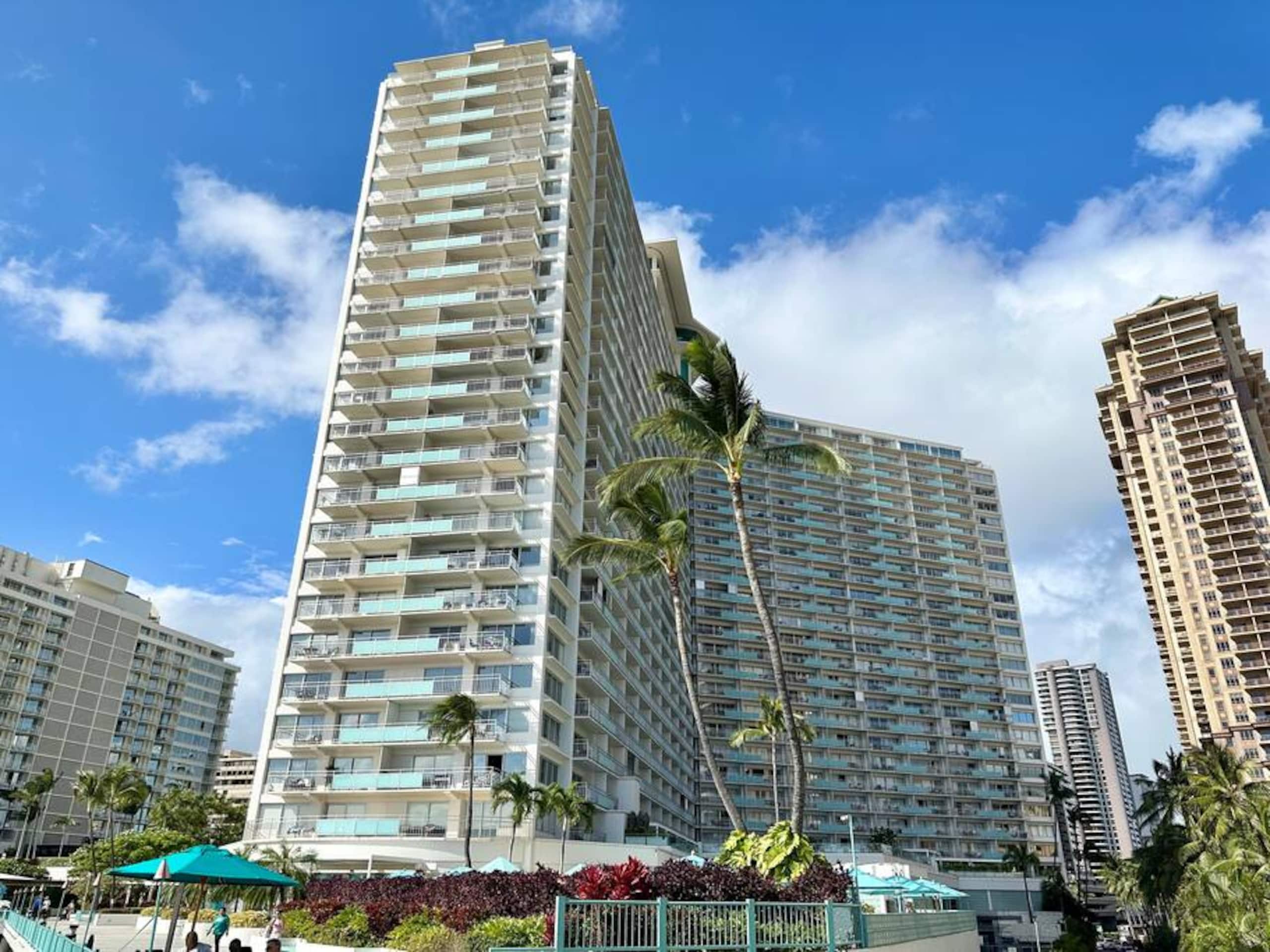 Luxury Partial Ocean/Marina View Unit @ The Ilikai - Image 19