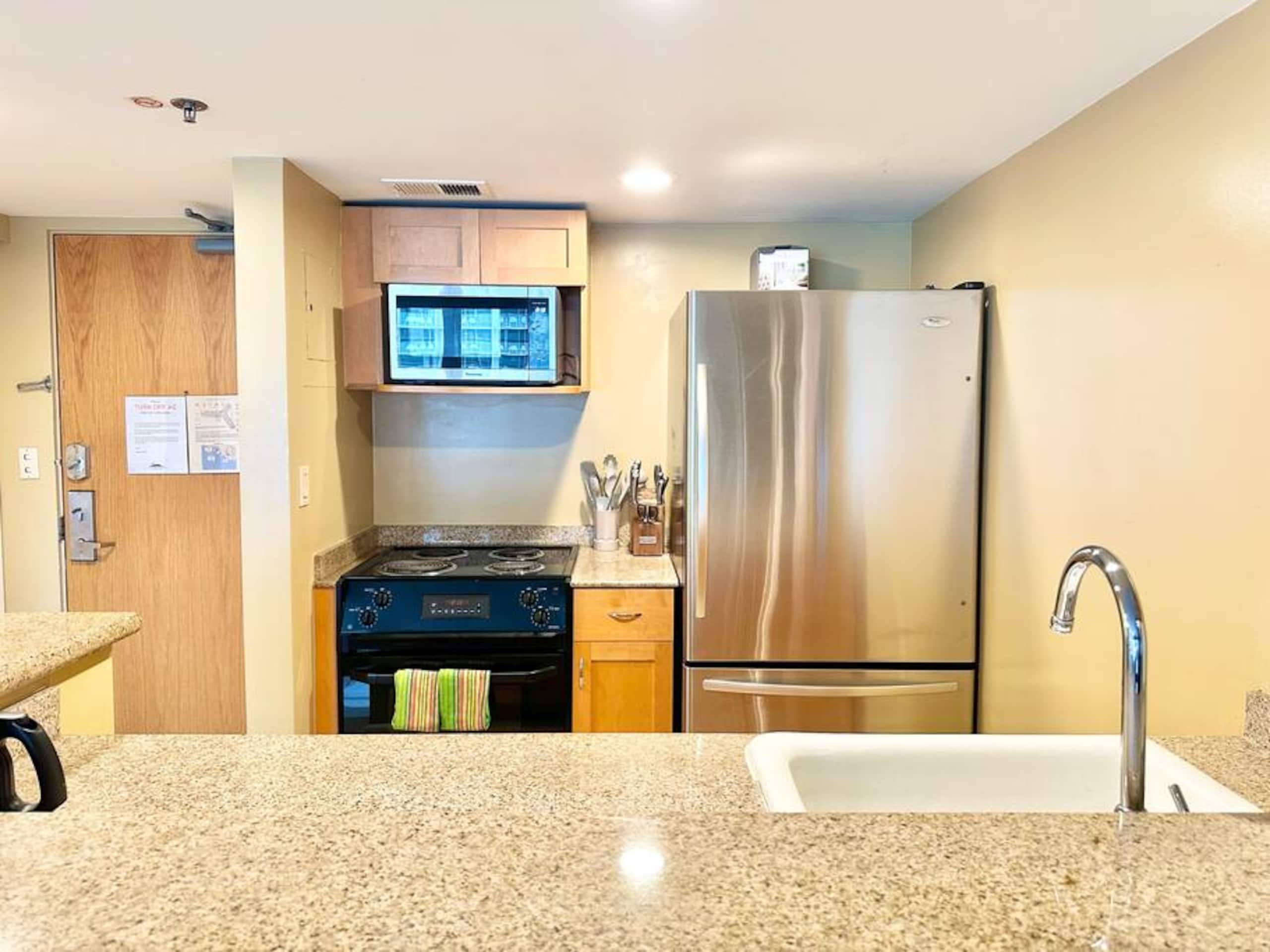 Luxury Partial Ocean/Marina View Unit @ The Ilikai - Image 7