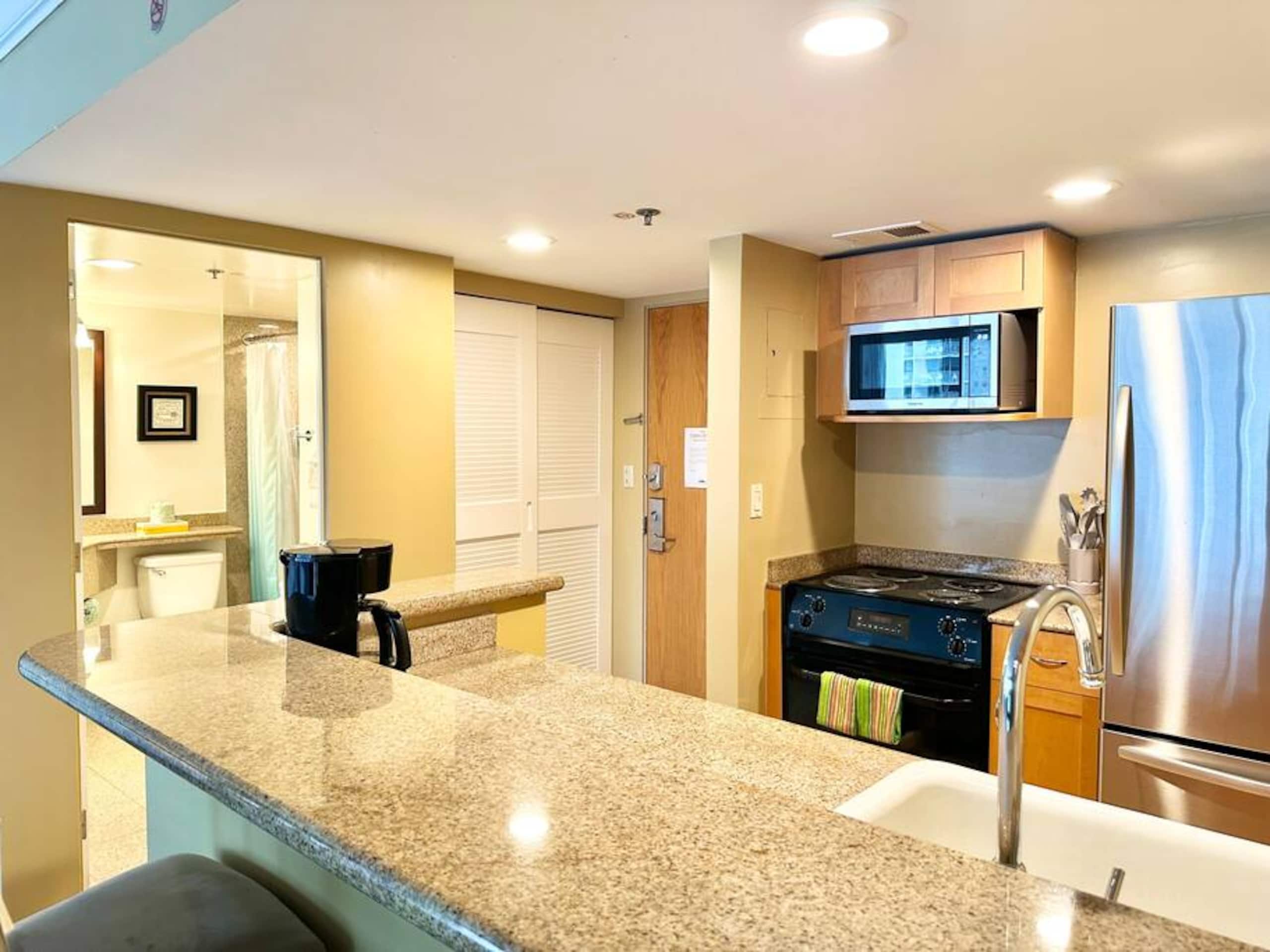 Luxury Partial Ocean/Marina View Unit @ The Ilikai - Image 8