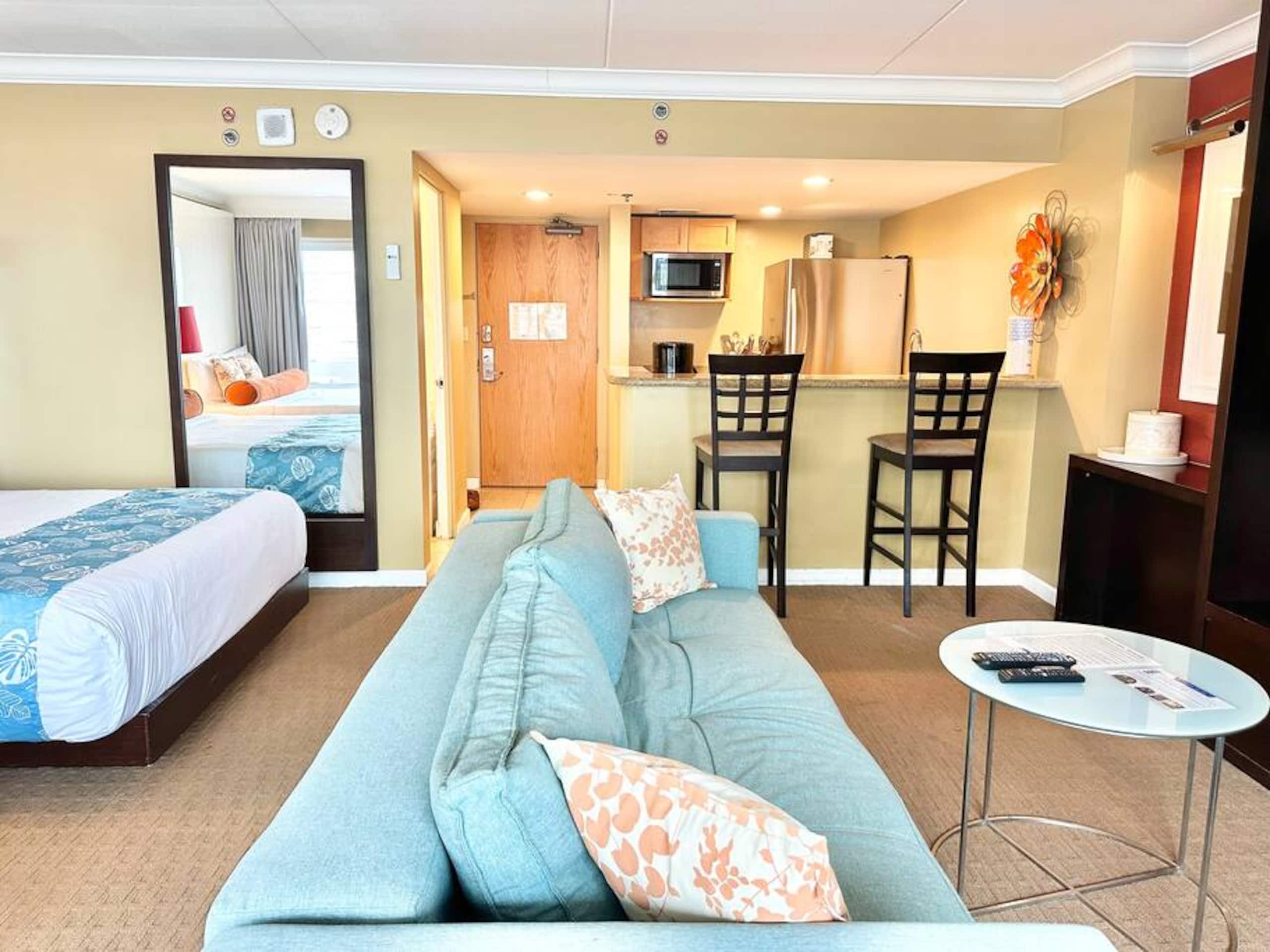 Luxury Partial Ocean/Marina View Unit @ The Ilikai - Image 17