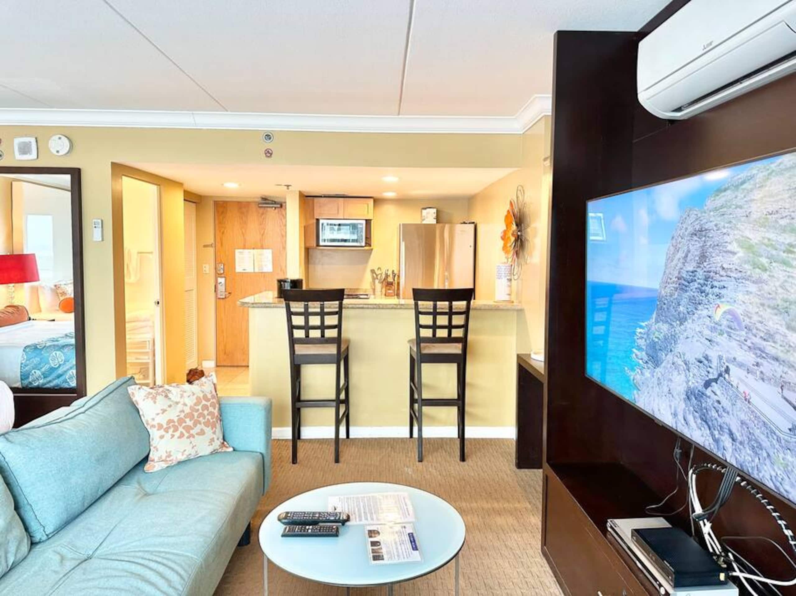 Luxury Partial Ocean/Marina View Unit @ The Ilikai - Image 16