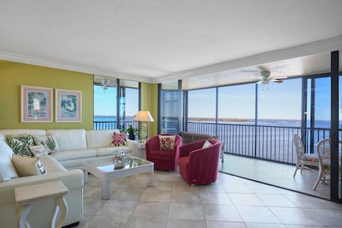 Sanibel Harbour Resort - 617: Private Beach