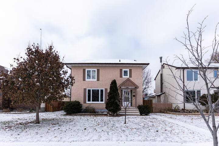 New! 4 Bedroom River Heights Home! Yard + Garage! gallery image 2