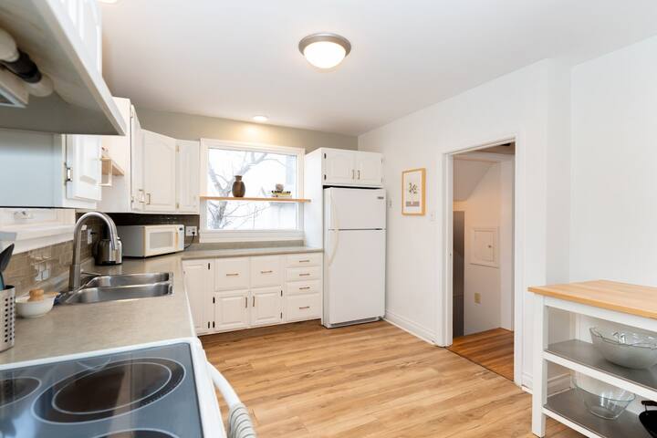 New! 4 Bedroom River Heights Home! Yard + Garage! gallery image 5