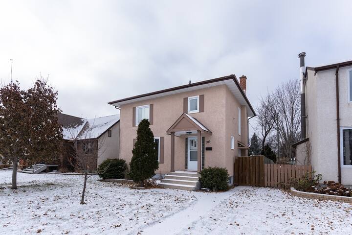 New! 4 Bedroom River Heights Home! Yard + Garage! gallery image 3