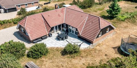 VE393 Cozy cottage with pool close to forest