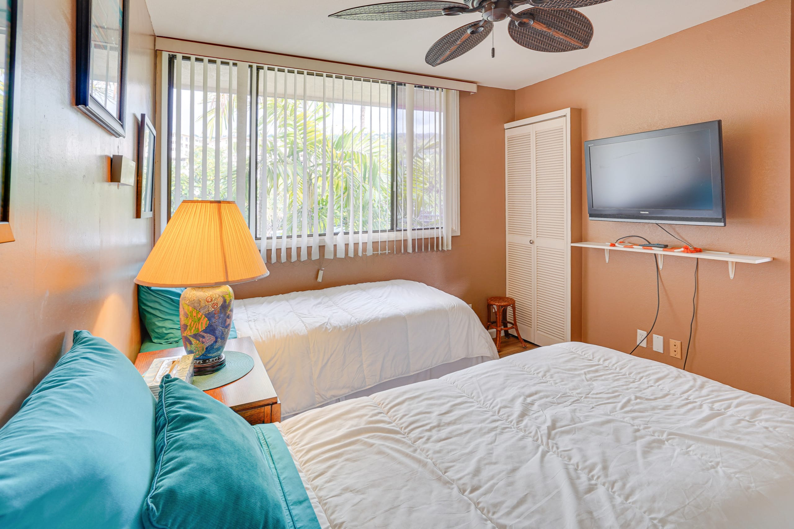 Condo in Kailua-Kona · ★4.77 · 2 bedrooms · 5 beds · 3 shared baths - Image 14