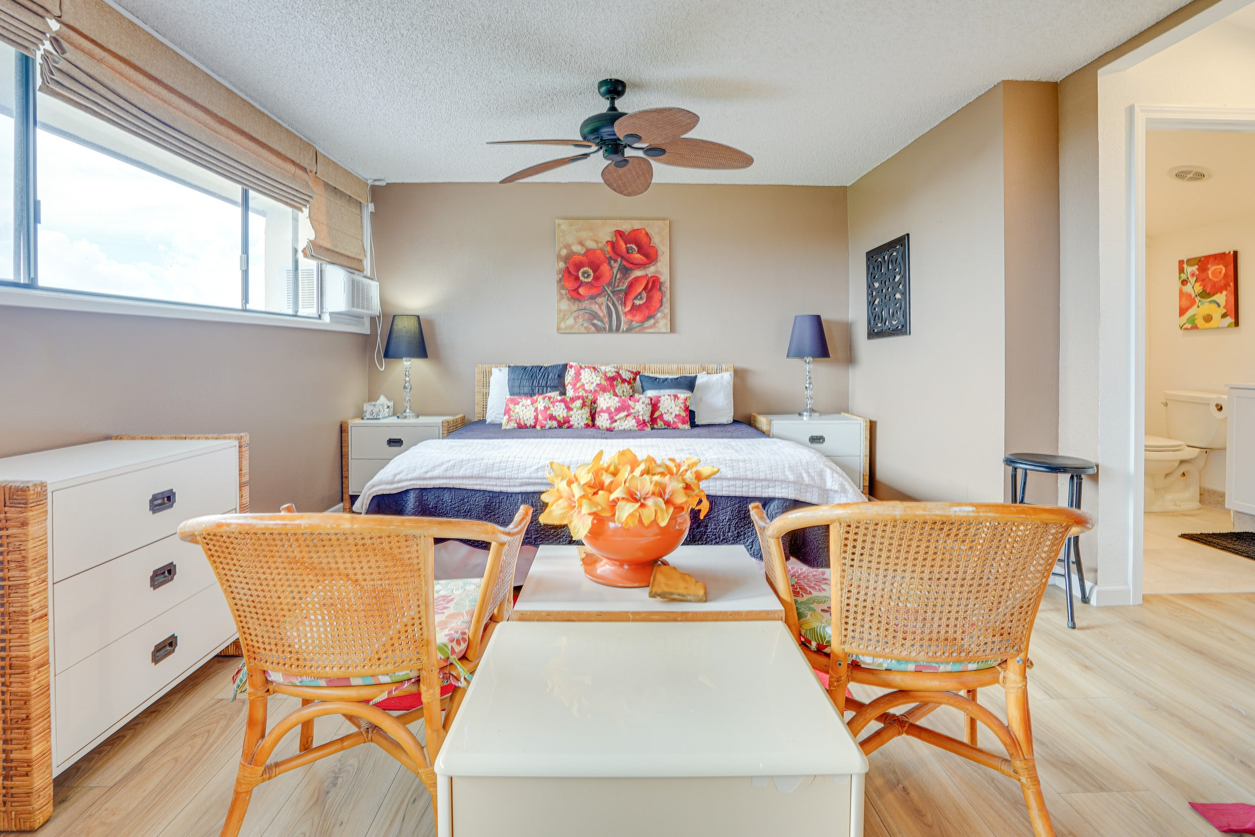 Condo in Kailua-Kona · ★4.77 · 2 bedrooms · 5 beds · 3 shared baths - Image 19