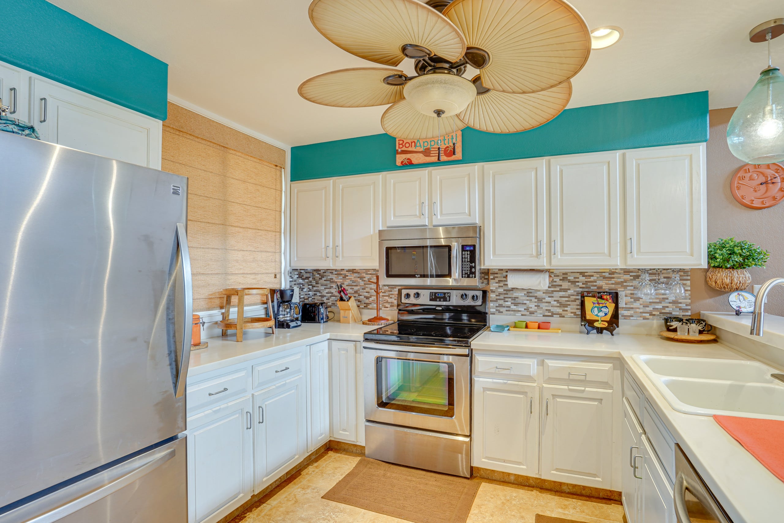 Condo in Kailua-Kona · ★4.77 · 2 bedrooms · 5 beds · 3 shared baths - Image 5