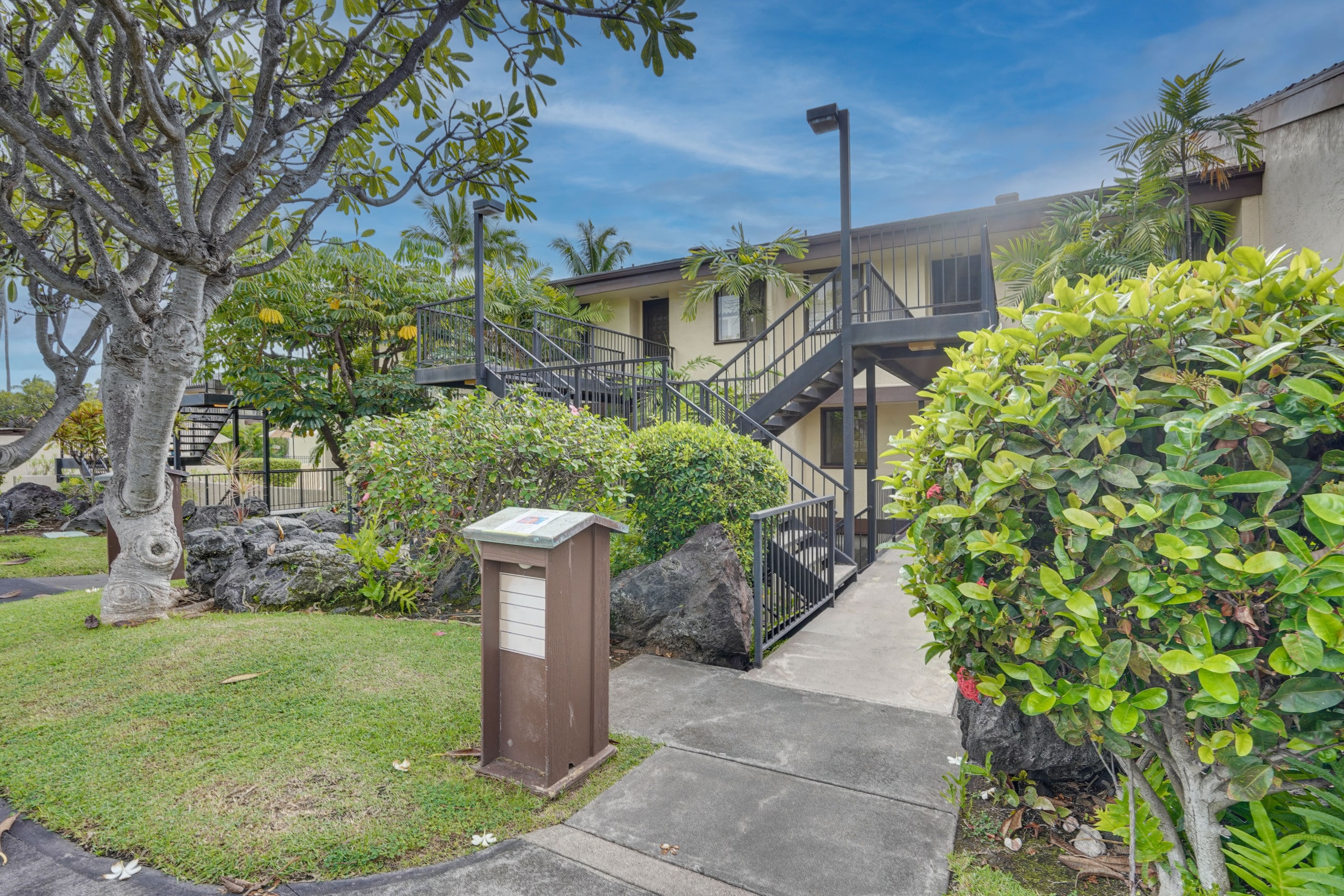 Condo in Kailua-Kona · ★4.77 · 2 bedrooms · 5 beds · 3 shared baths - Image 26
