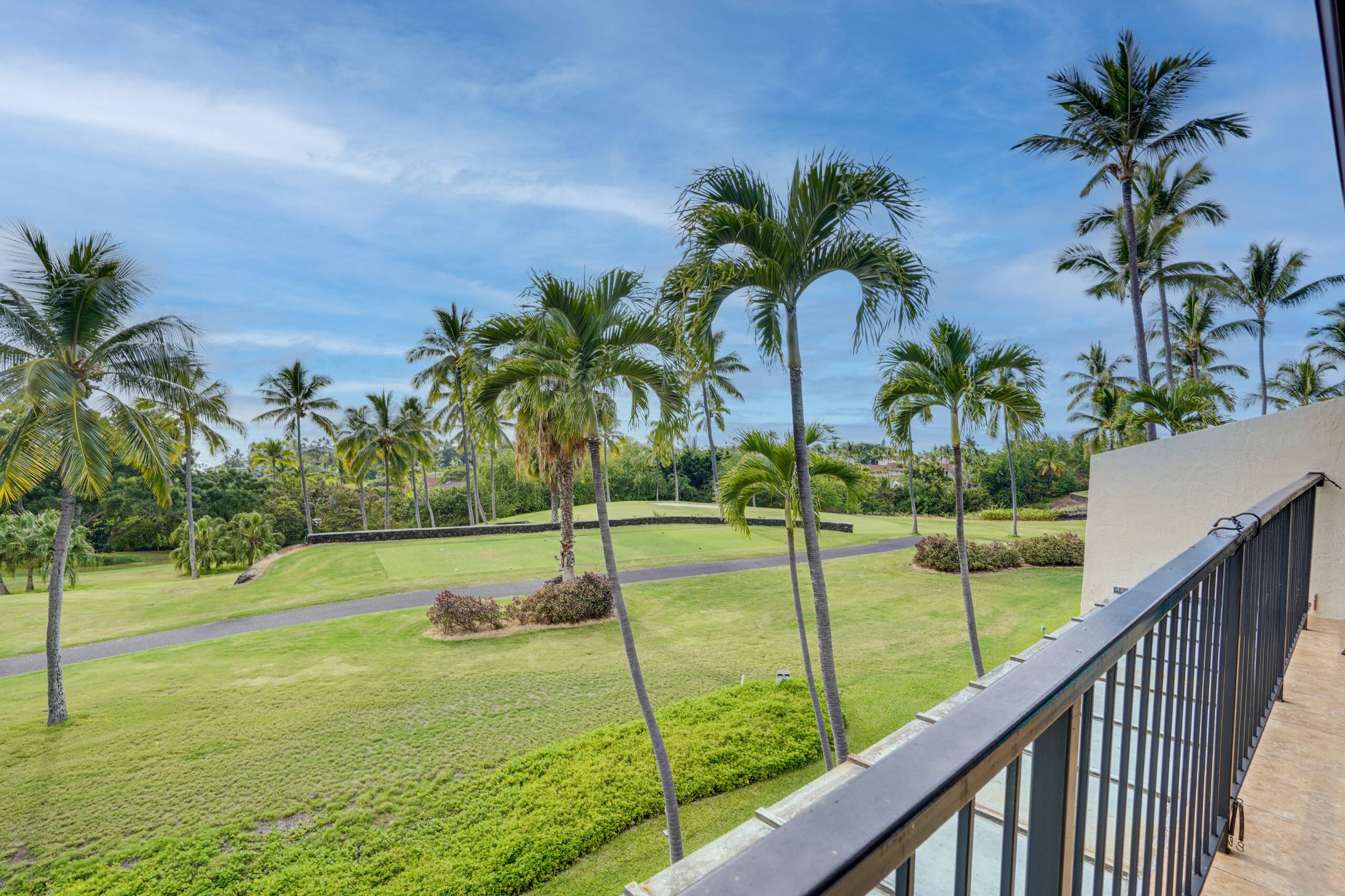 Condo in Kailua-Kona · ★4.77 · 2 bedrooms · 5 beds · 3 shared baths - Image 23