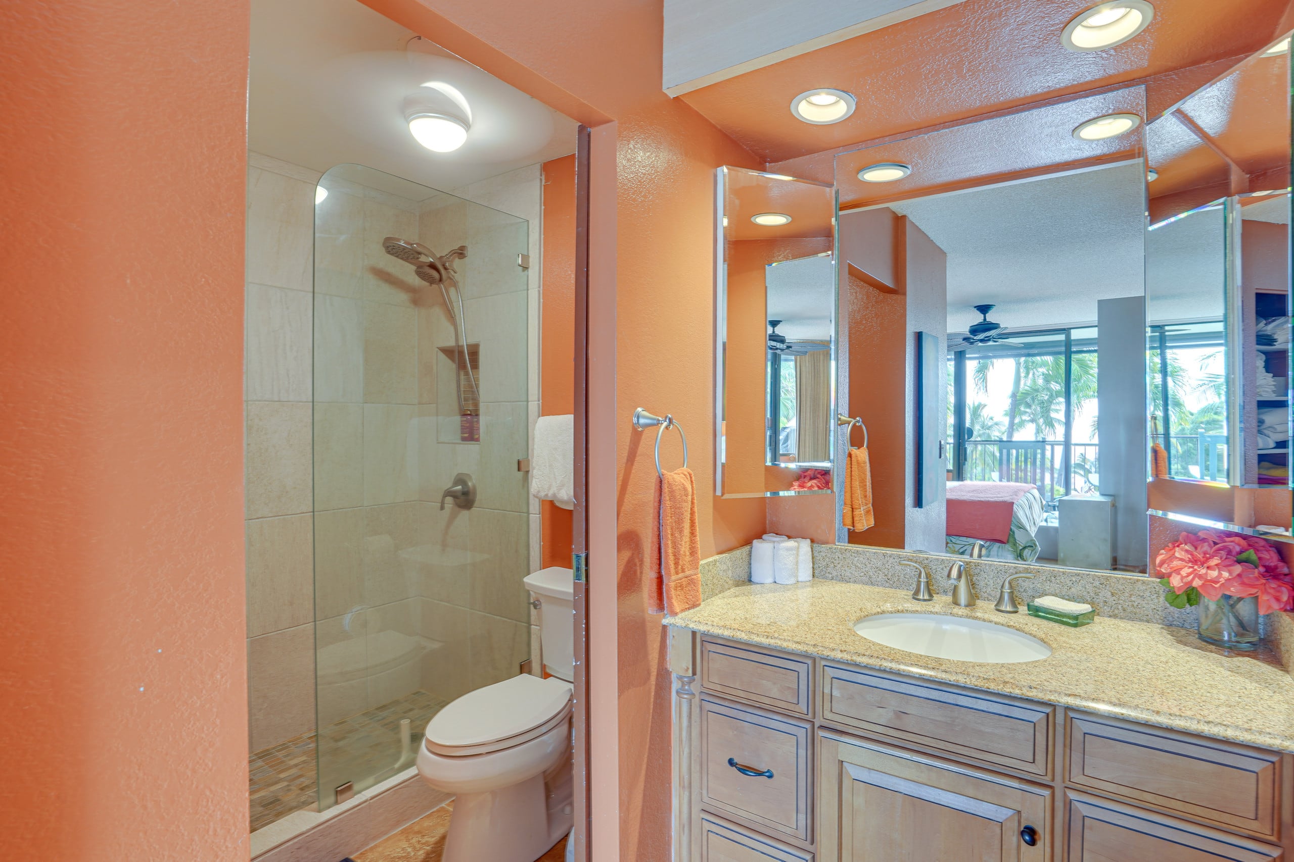 Condo in Kailua-Kona · ★4.77 · 2 bedrooms · 5 beds · 3 shared baths - Image 12