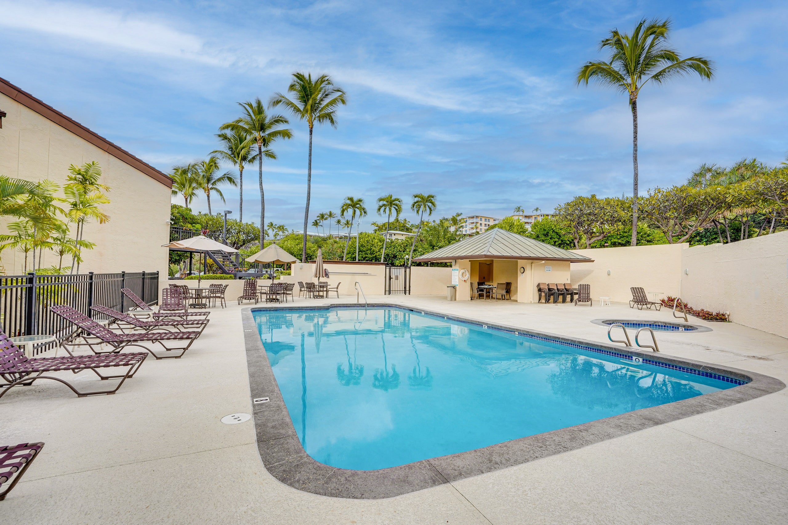 Condo in Kailua-Kona · ★4.77 · 2 bedrooms · 5 beds · 3 shared baths - Image 27