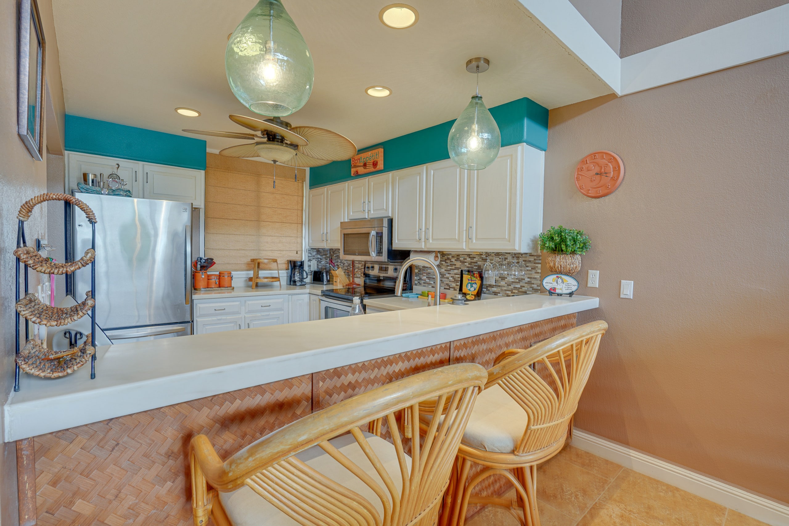 Condo in Kailua-Kona · ★4.77 · 2 bedrooms · 5 beds · 3 shared baths - Image 8