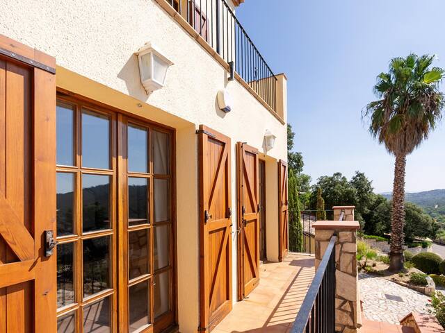 Exquisite Villa Retreat gallery image 4